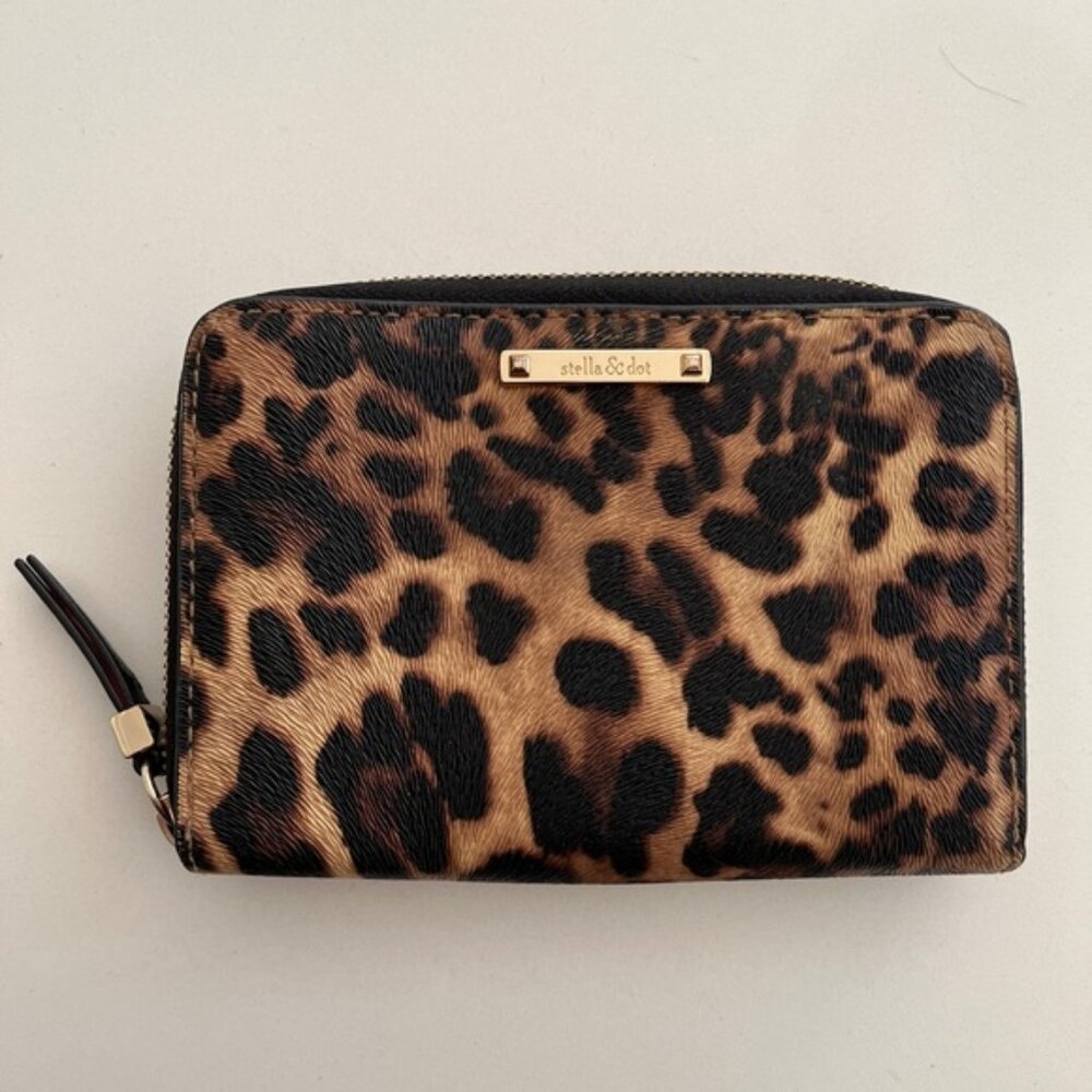 STELLA & DOT Leopard Print Call Me Zip Around Wallet Animal Print Statement Chic
